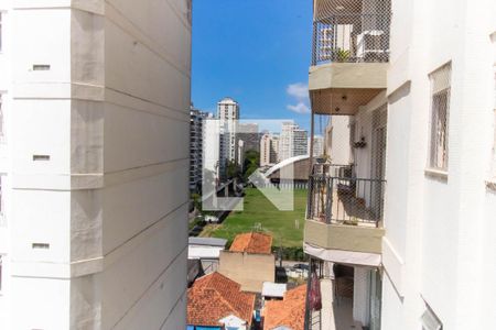 Vista da Sala de apartamento à venda com 2 quartos, 86m² em Icaraí, Niterói