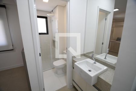 Banheiro Social de kitnet/studio para alugar com 1 quarto, 46m² em Centro, Campinas