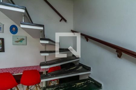 Escada de casa para alugar com 2 quartos, 120m² em Cidade Miramar, São Bernardo do Campo