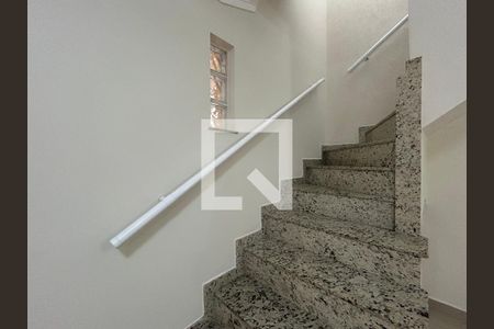 Escada  de casa à venda com 4 quartos, 176m² em Jardim Felicidade (zona Oeste), São Paulo