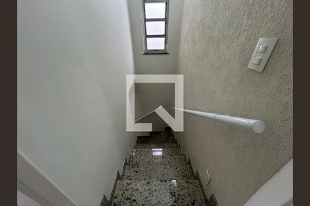 Escada de casa à venda com 4 quartos, 176m² em Jardim Felicidade (zona Oeste), São Paulo