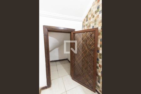 Lavabo de casa para alugar com 3 quartos, 142m² em Vila Basileia, São Paulo