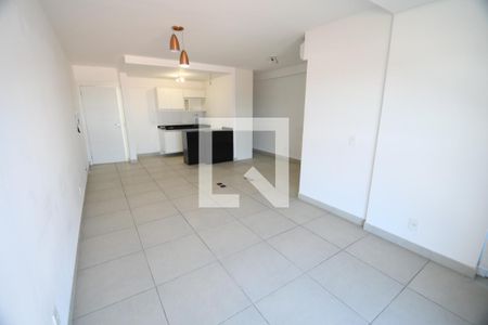 Quarto / Sala de kitnet/studio para alugar com 1 quarto, 43m² em Centro, Campinas