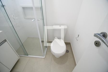 Banheiro de kitnet/studio para alugar com 1 quarto, 43m² em Centro, Campinas