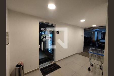 Mercado  de apartamento à venda com 3 quartos, 72m² em Vila Nair, São Paulo