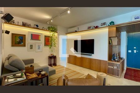 Sala de TV de apartamento à venda com 3 quartos, 149m² em Vila Madalena, São Paulo