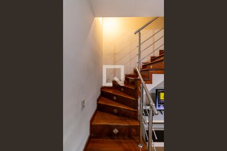 Escada  de casa de condomínio à venda com 2 quartos, 66m² em Vila Carmosina, São Paulo