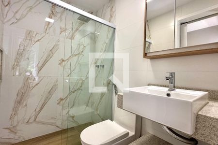 Banheiro  de apartamento à venda com 1 quarto, 45m² em Leme, Rio de Janeiro