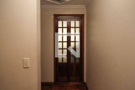 Corredor de casa para alugar com 3 quartos, 110m² em Vila Ivone, São Paulo