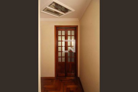 Corredor de casa para alugar com 3 quartos, 110m² em Vila Ivone, São Paulo