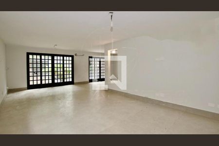 Casa à venda com 3 quartos, 215m² em Alto de Pinheiros, São Paulo