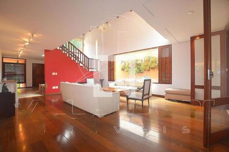 Casa à venda com 3 quartos, 350m² em Alto de Pinheiros, São Paulo