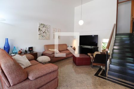 Sala de TV de casa para alugar com 3 quartos, 360m² em Lídice, Uberlândia