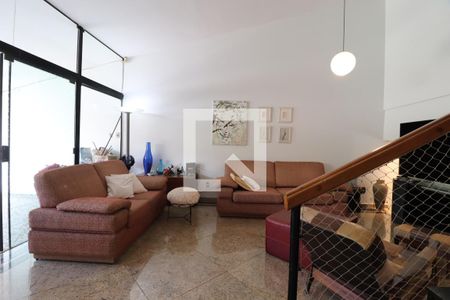 Sala de TV de casa para alugar com 3 quartos, 360m² em Lídice, Uberlândia