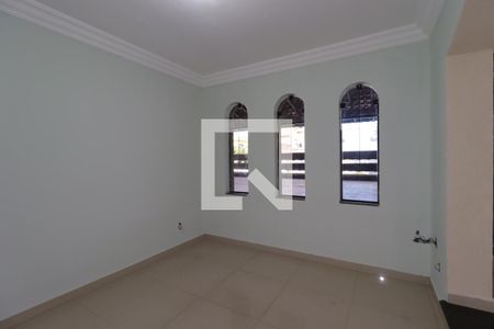 Sala de casa para alugar com 3 quartos, 235m² em Jardim Santo André, Santo André