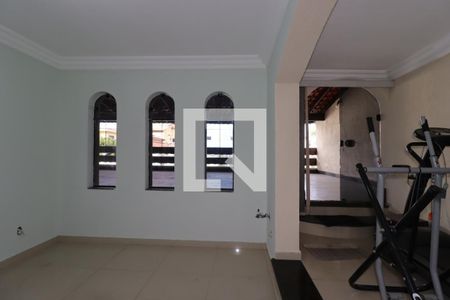 Sala de casa para alugar com 3 quartos, 235m² em Jardim Santo André, Santo André