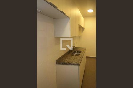Cozinha de apartamento para alugar com 1 quarto, 30m² em Vila Paulo Silas, São Paulo