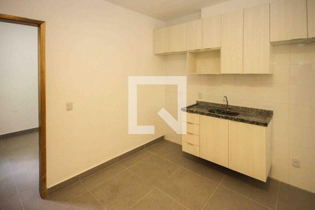 Cozinha de apartamento para alugar com 1 quarto, 30m² em Vila Paulo Silas, São Paulo