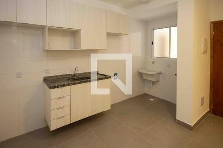 Cozinha de apartamento para alugar com 1 quarto, 30m² em Vila Paulo Silas, São Paulo