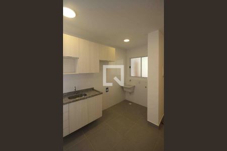 Cozinha de apartamento para alugar com 1 quarto, 30m² em Vila Paulo Silas, São Paulo
