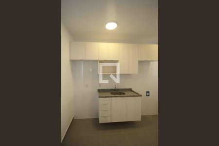 Cozinha de apartamento para alugar com 1 quarto, 30m² em Vila Paulo Silas, São Paulo