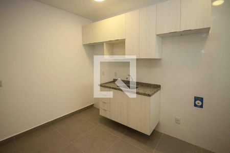 Sala/Cozinha de apartamento para alugar com 1 quarto, 30m² em Vila Paulo Silas, São Paulo