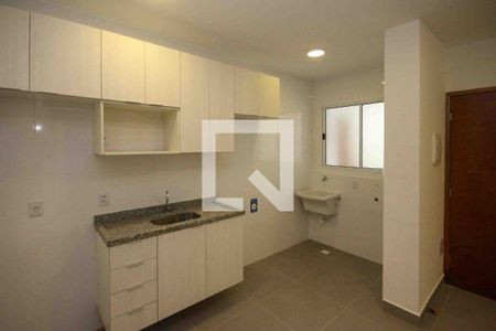 Cozinha de apartamento para alugar com 1 quarto, 30m² em Vila Paulo Silas, São Paulo