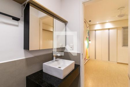 Banheiro da Suíte de apartamento à venda com 2 quartos, 64m² em Cambuí, Campinas
