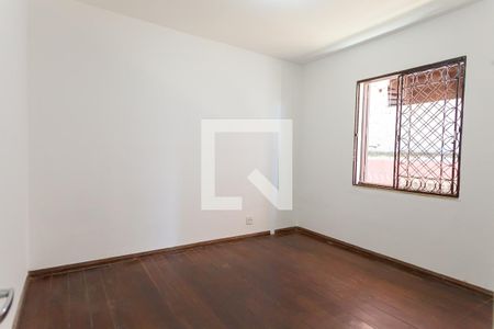 quarto 1 de casa para alugar com 3 quartos, 363m² em Floresta, Belo Horizonte