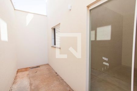 Varanda de apartamento para alugar com 2 quartos, 50m² em Jardim Inconfidência, Uberlândia