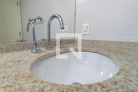 Banheiro da Suíte Detalhe de apartamento para alugar com 2 quartos, 65m² em Vila Alexandria, São Paulo