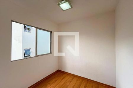 Quarto de apartamento para alugar com 2 quartos, 40m² em Sagrada Família, Belo Horizonte