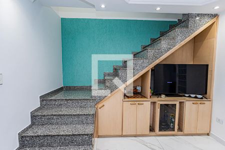 Escada de casa à venda com 2 quartos, 132m² em Jardim Monjolo, São Paulo