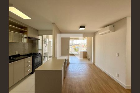 Sala de apartamento para alugar com 2 quartos, 66m² em Santo Amaro, São Paulo