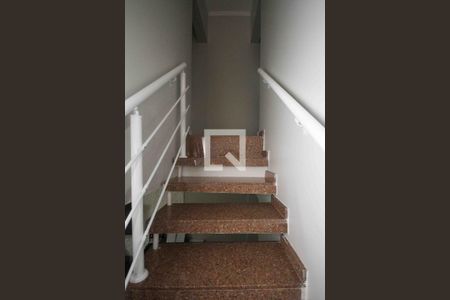 escada de casa para alugar com 3 quartos, 198m² em Vila Sao Nicolau, São Paulo