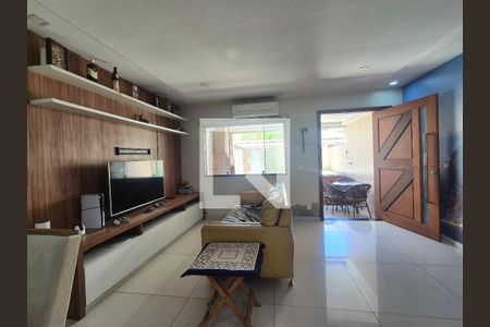 Sala  de casa de condomínio à venda com 4 quartos, 200m² em Jacarepaguá, Rio de Janeiro