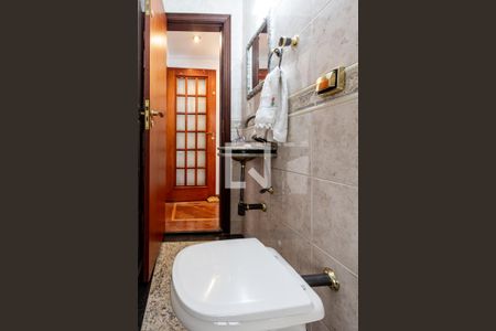 Lavabo de casa para alugar com 4 quartos, 157m² em Vila Romana, São Paulo