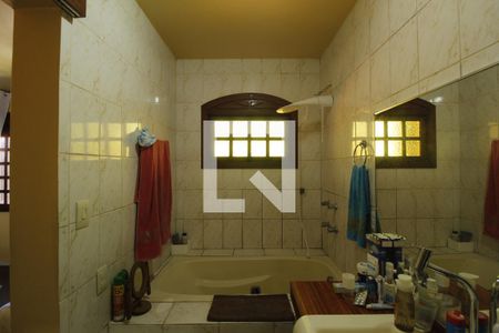 Banheiro da Suíte 1 de casa à venda com 5 quartos, 321m² em Jardim Sabará, Porto Alegre