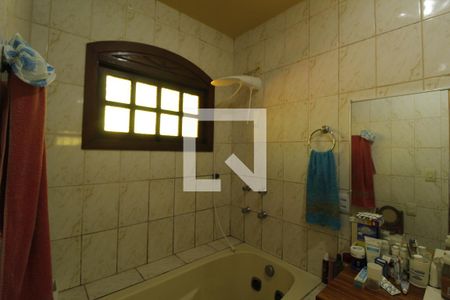 Banheiro da Suíte 1 de casa à venda com 5 quartos, 321m² em Jardim Sabará, Porto Alegre