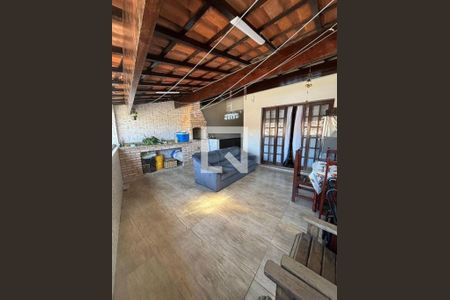 Casa à venda com 4 quartos, 275m² em Condomínio Maracanã, Santo André