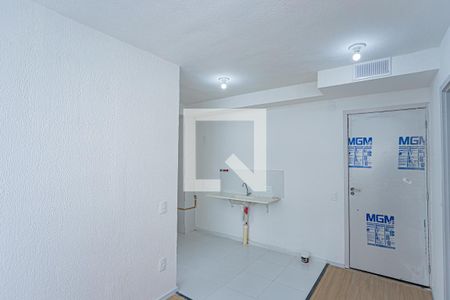 Sala, cozinha e área de serviço de apartamento para alugar com 2 quartos, 32m² em Vila Pereira Cerca, São Paulo