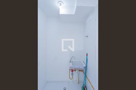 Sala, cozinha e área de serviço de apartamento para alugar com 2 quartos, 32m² em Vila Pereira Cerca, São Paulo