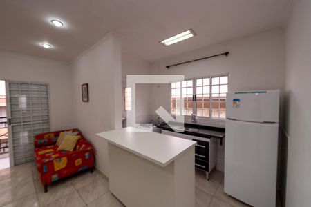 Sala/Cozinha de casa para alugar com 1 quarto, 66m² em Jardim Tupanci, Barueri