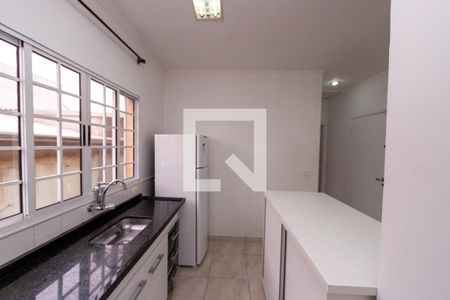 Sala/Cozinha de casa para alugar com 1 quarto, 66m² em Jardim Tupanci, Barueri