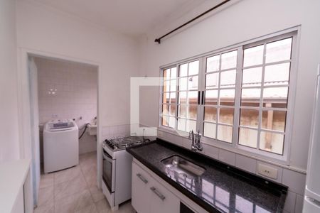 Sala/Cozinha de casa para alugar com 1 quarto, 66m² em Jardim Tupanci, Barueri