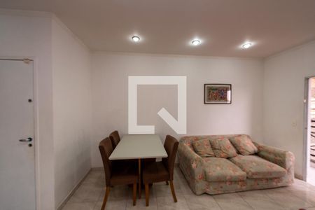 Sala/Cozinha de casa para alugar com 1 quarto, 66m² em Jardim Tupanci, Barueri