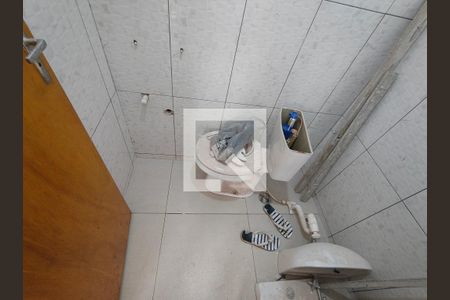 Banheiro de casa de condomínio para alugar com 2 quartos, 60m² em Curicica, Rio de Janeiro