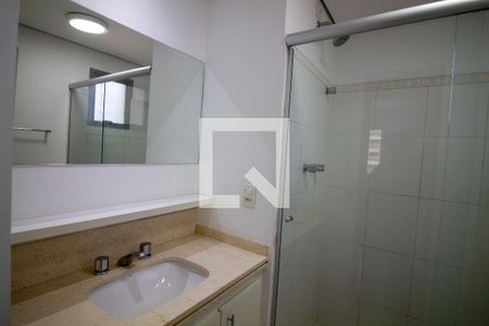 Banheiro de apartamento para alugar com 1 quarto, 52m² em Campo Belo, São Paulo