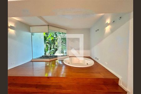 Casa à venda com 4 quartos, 525m² em Granja Julieta, São Paulo