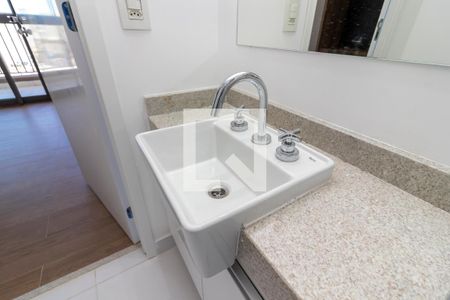 Banheiro de apartamento para alugar com 1 quarto, 28m² em Tucuruvi, São Paulo